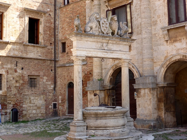 The well in the Piazza Grande, Montepulciano